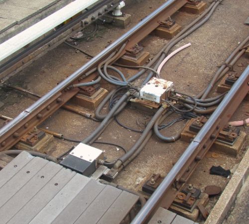 Railway impedance bond